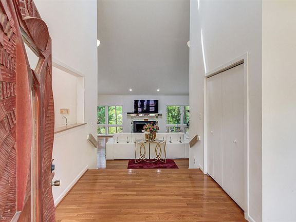5th image of 710 S Brighton Ct NW