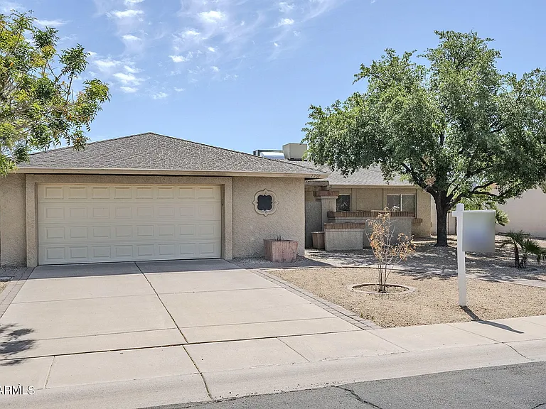 7707 S Kenwood Ln — Photo 1