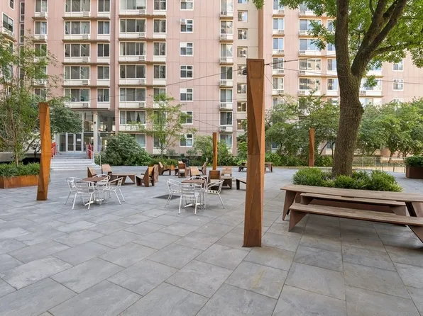 555 Main Street image 14 of 17