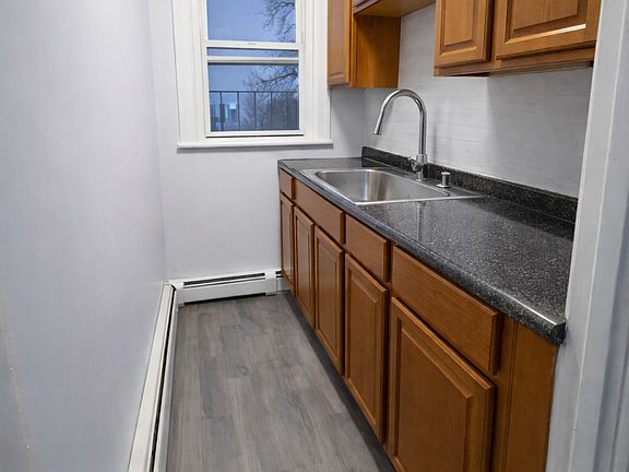 2nd image of 458 High St #2-R