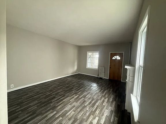 5th image of 790 W Main St