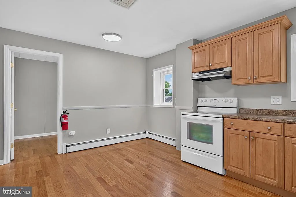2 bed, 1.0 bath, 1100 sqft, $2,000 — Photo 1