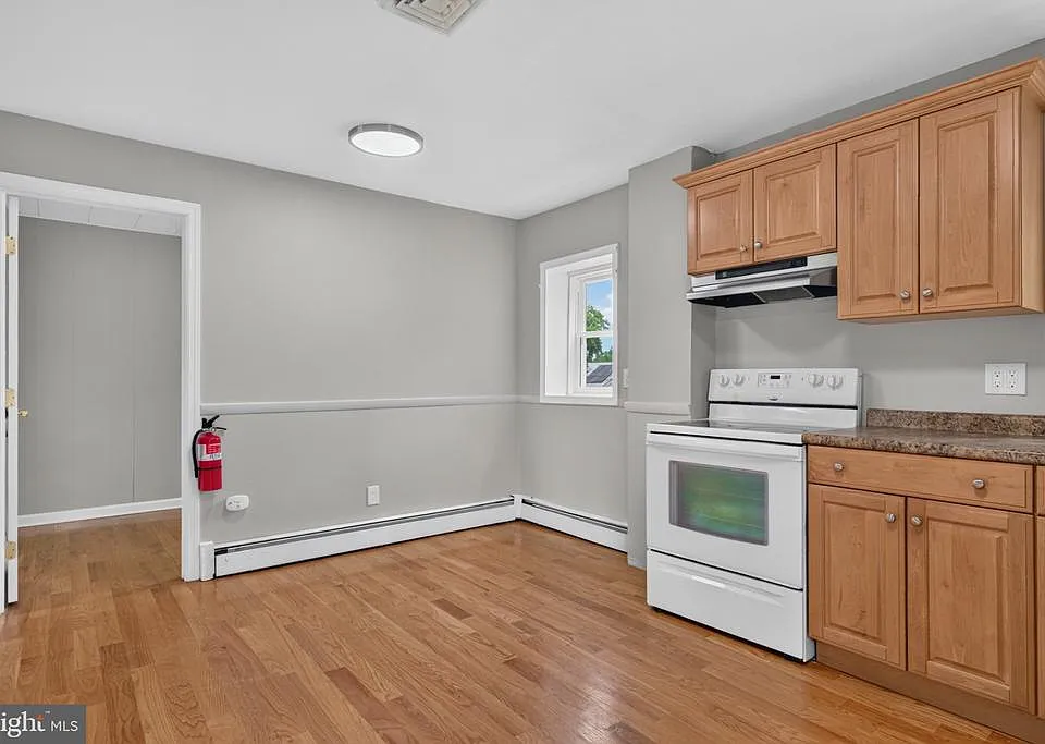 200-B Moore St #B - 2ND FLOOR