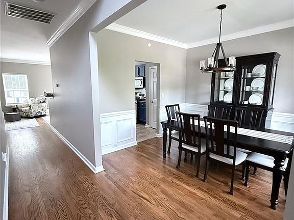4th image of 208 Water Lily Cir