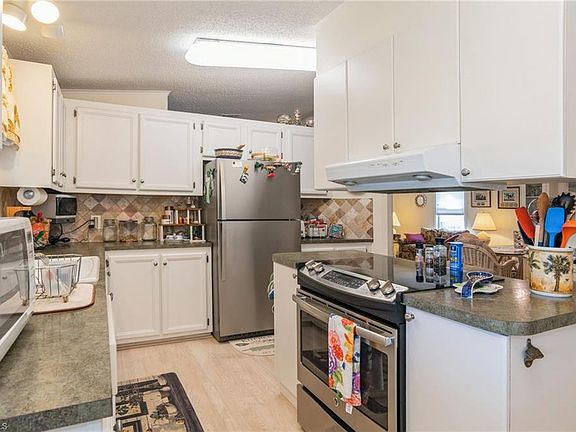 3rd image of 204 Grosbeak LN