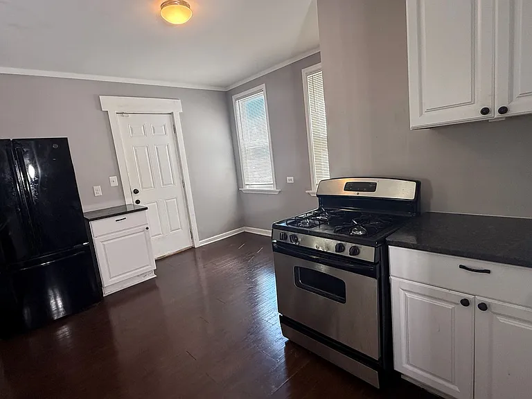 151 Calvert St — Photo 13