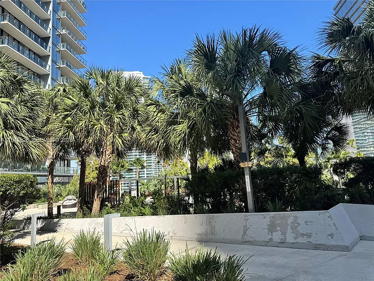 88 SW 7th St #3012 — Photo 46