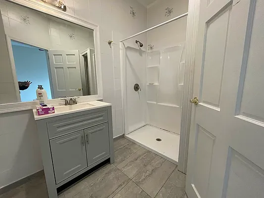 Rented by Ben Bay Realty Co | media 7