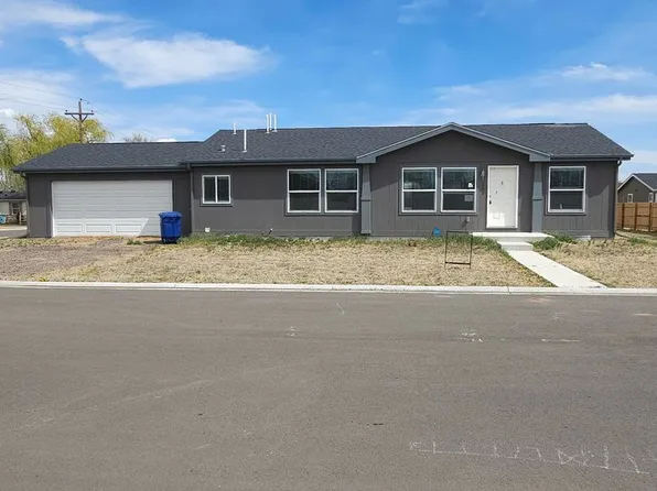 113 Juniper Cir, Log Lane Village, CO 80705