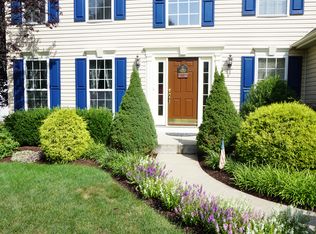 221 Beagle Dr, Coraopolis, PA 15108