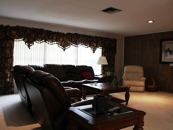5th image of 2211 Durfey Ave