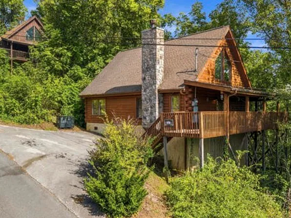 2205 Eagle Feather Dr, Sevierville, TN 37876