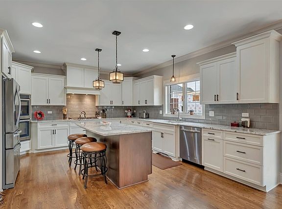 3rd image of 11929 Ginger Creek Ln
