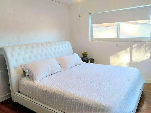 1051 NE 180th Ter — Photo 3