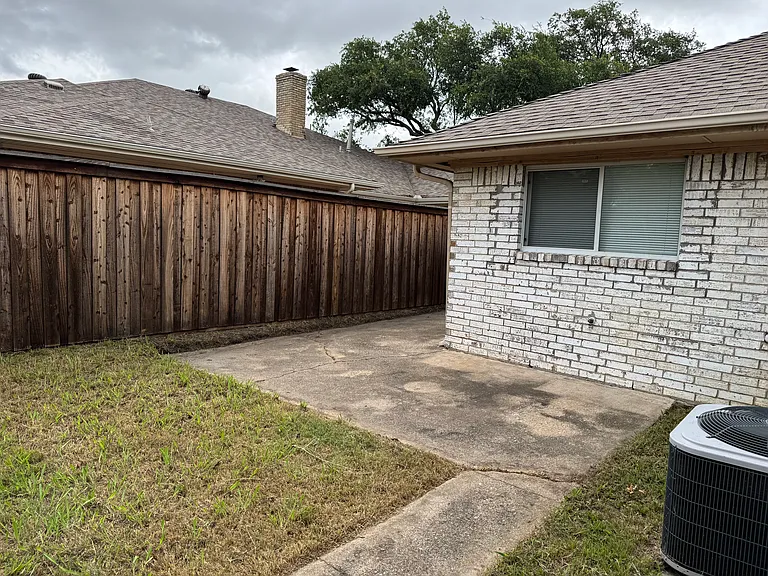 2217 Woodcreek #B — Photo 11