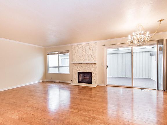 4th image of 7248 Clarendon St