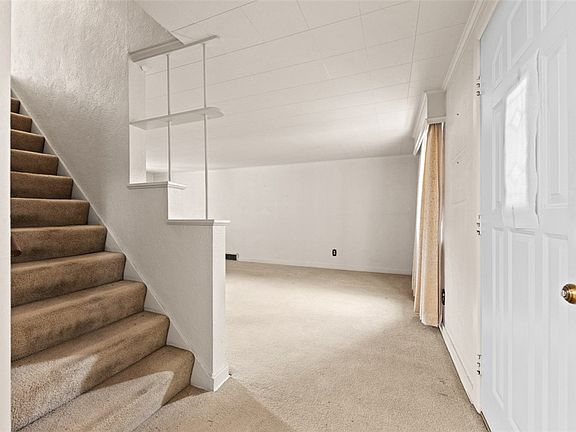 5th image of 1705 Lincoln Way