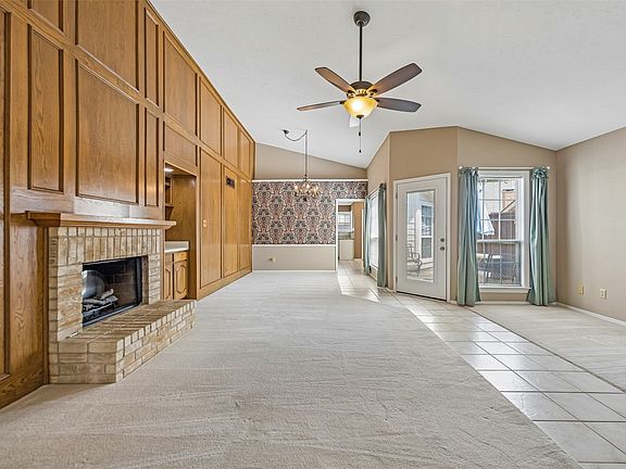 4th image of 1524 Livingston Dr