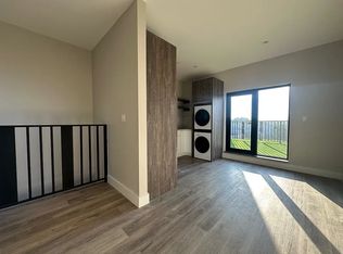 140 Schaefer St #4, Brooklyn, NY 11207
