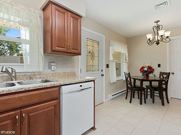 5th image of 7403 Dunwood Ct #127