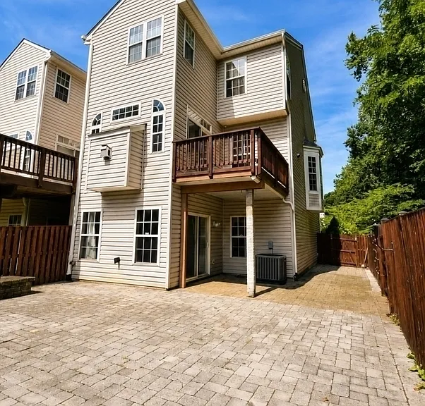 888 Stonehurst Ct — Photo 33