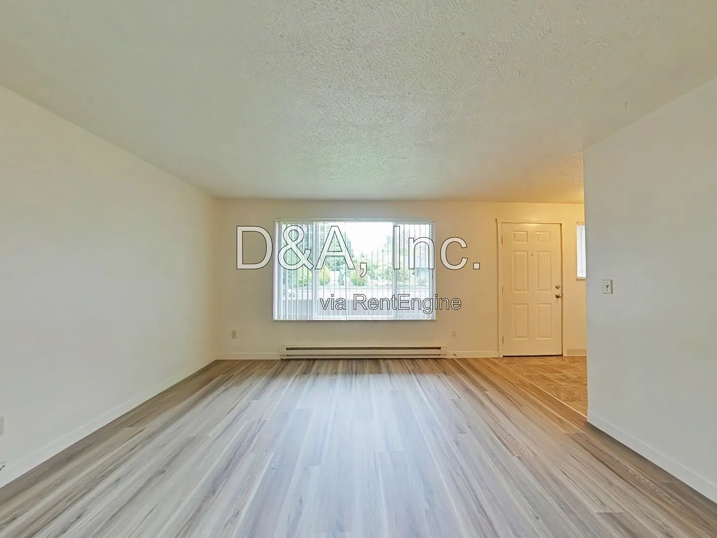 3 bed, 1.0 bath, 1056 sqft, $2,295 — Photo 2
