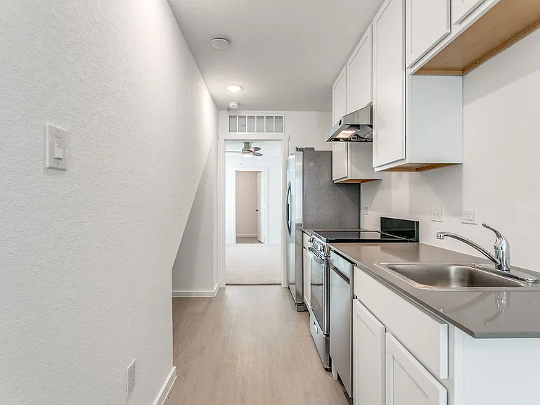 5010 Primrose Rdg — Photo 10