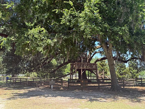 4th image of 235 Lotz Dr