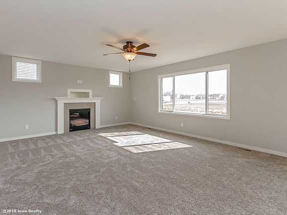 3rd image of 213 Summit Cir NW