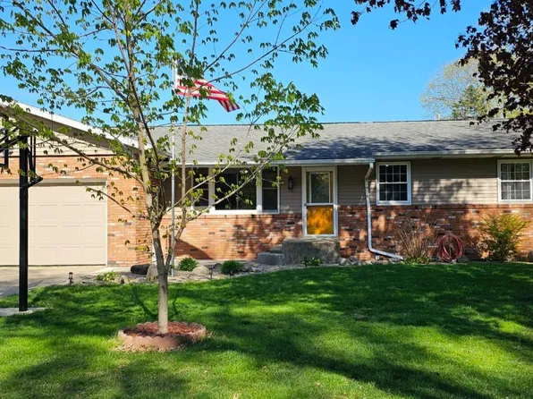 612 Pinetree Dr, Trail Creek, IN 46360