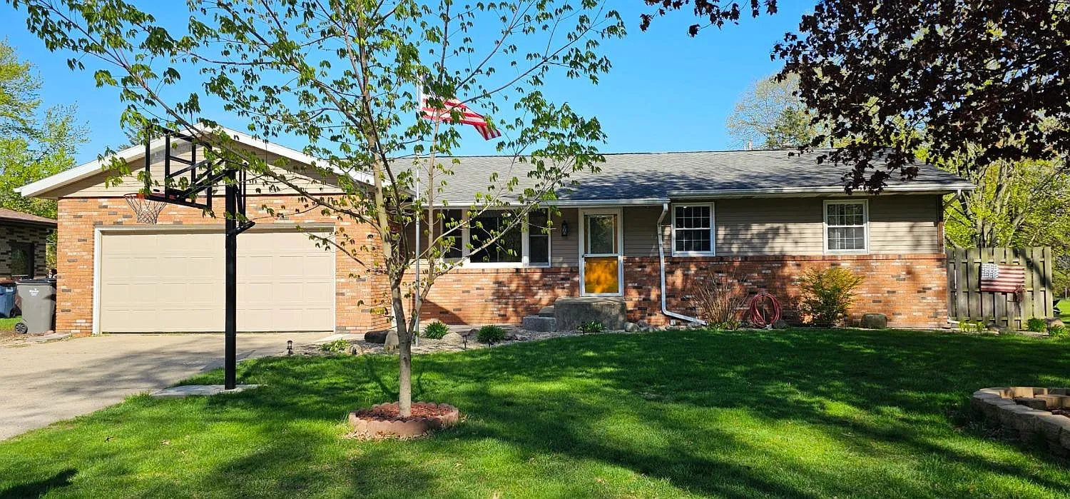 612 Pinetree Dr photo 1