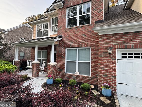 2nd image of 115 Royal Ln