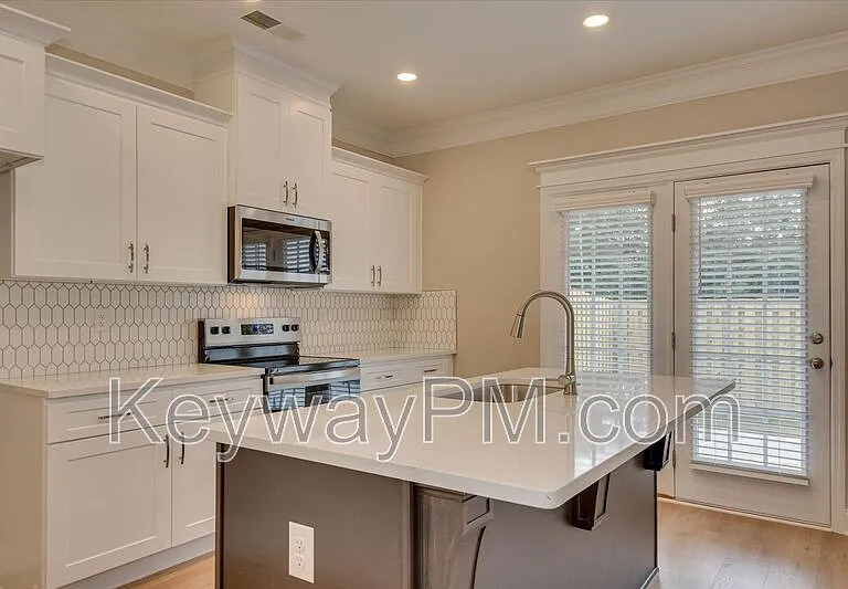 745 Bronze Way — Photo 5