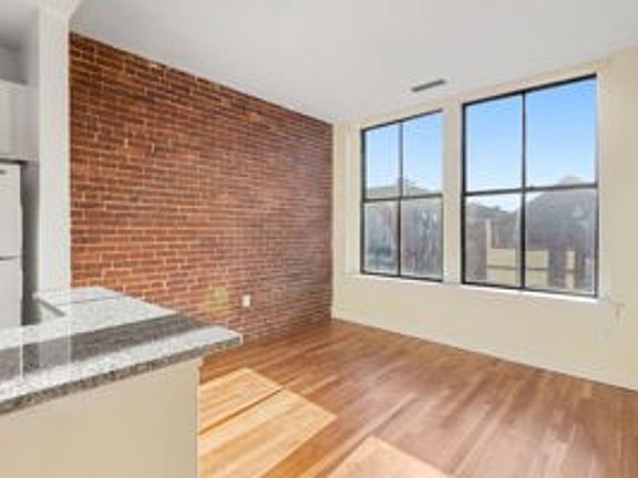 3rd image of 105-107 Washington St Unit 1