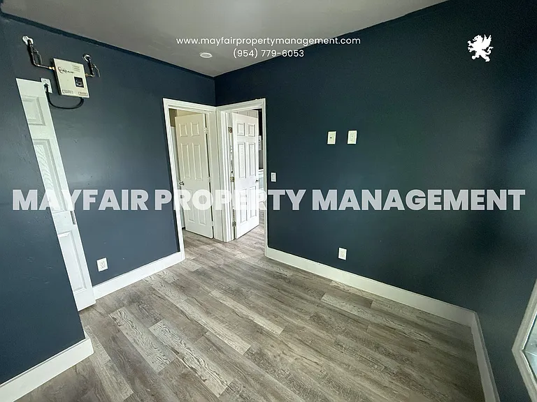 2724 NW 6th Ct #4 — Photo 8