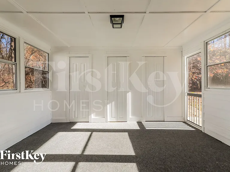 1175 Grace Dr — Photo 4