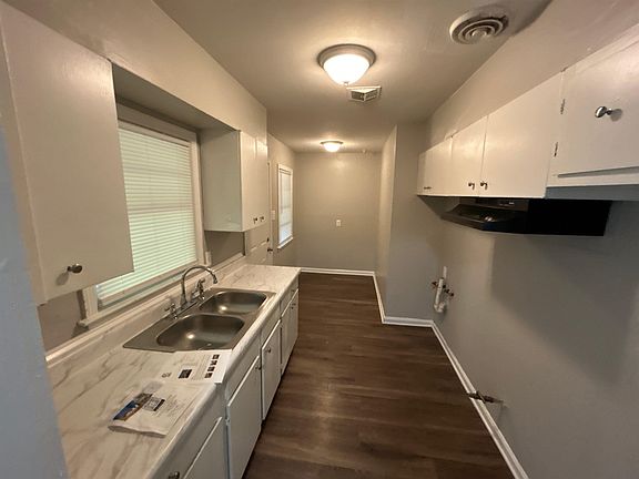 2nd image of 4006 Newton Dr
