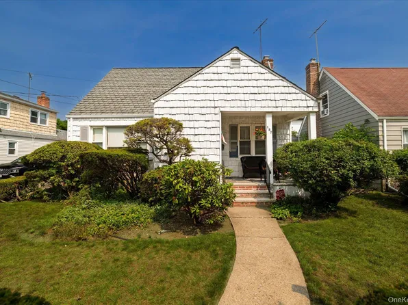 187 Raff Avenue, Floral Park, NY 11001