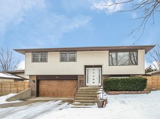 631 Catalpa Ln, Bartlett, IL 60103