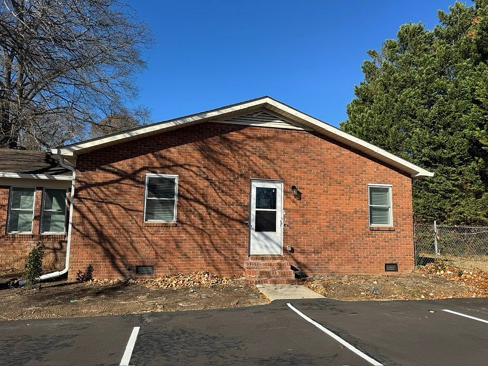 1st image of 19612 Oak St #9