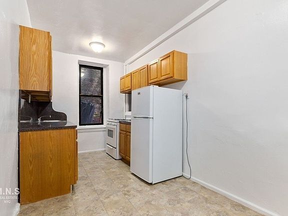 3rd image of 11 Seaman Ave #Cc