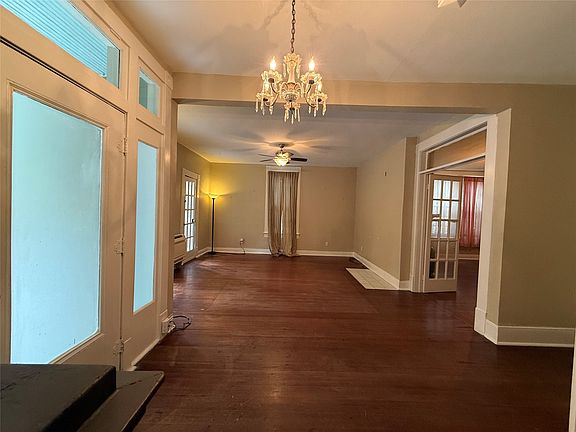 4th image of 421 Boulevard St