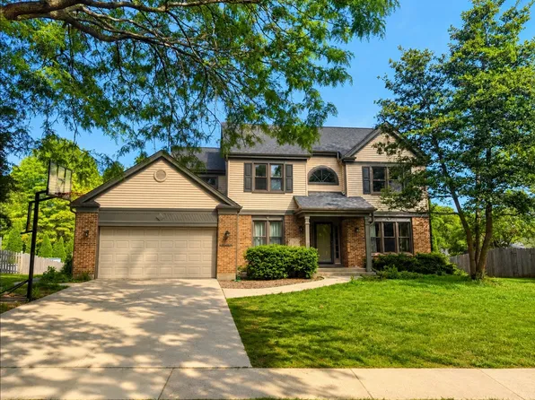201 Conestoga Trl, Cary, IL 60013