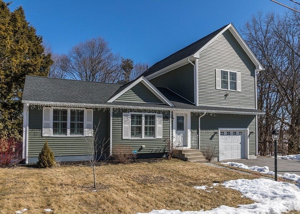 1st image of 32 Woodland Heights Dr