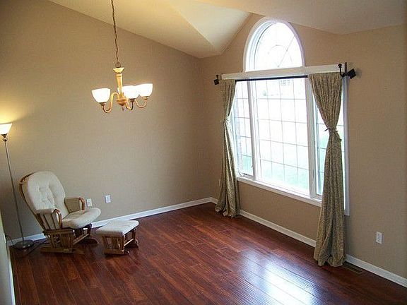 3rd image of 10012 Wisteria Ln