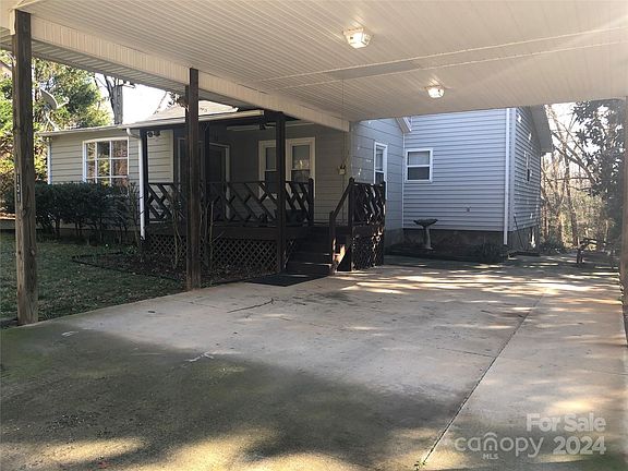 2nd image of 131 Philip Ave NE