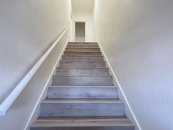 2nd image of 860 W 47th St #1/2