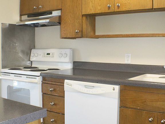 3rd image of 904 Peninsula Ave APT 410