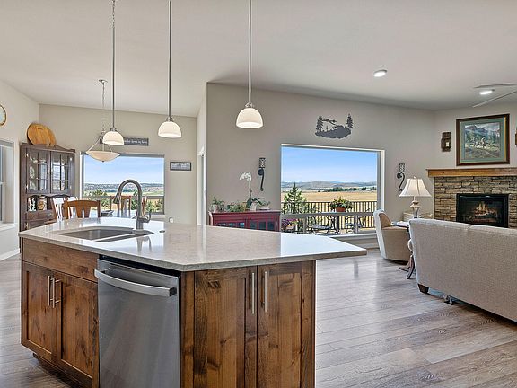 5th image of 2213 NE Bunchgrass Ct