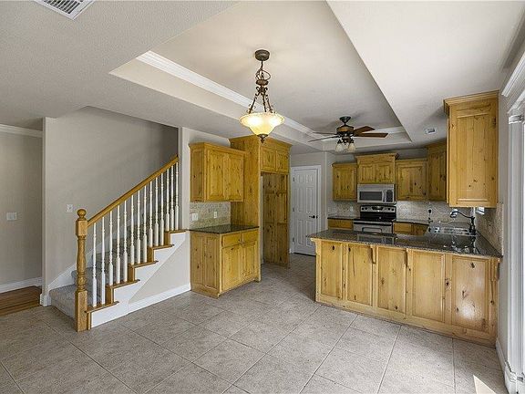 5th image of 35 Merritt Cir